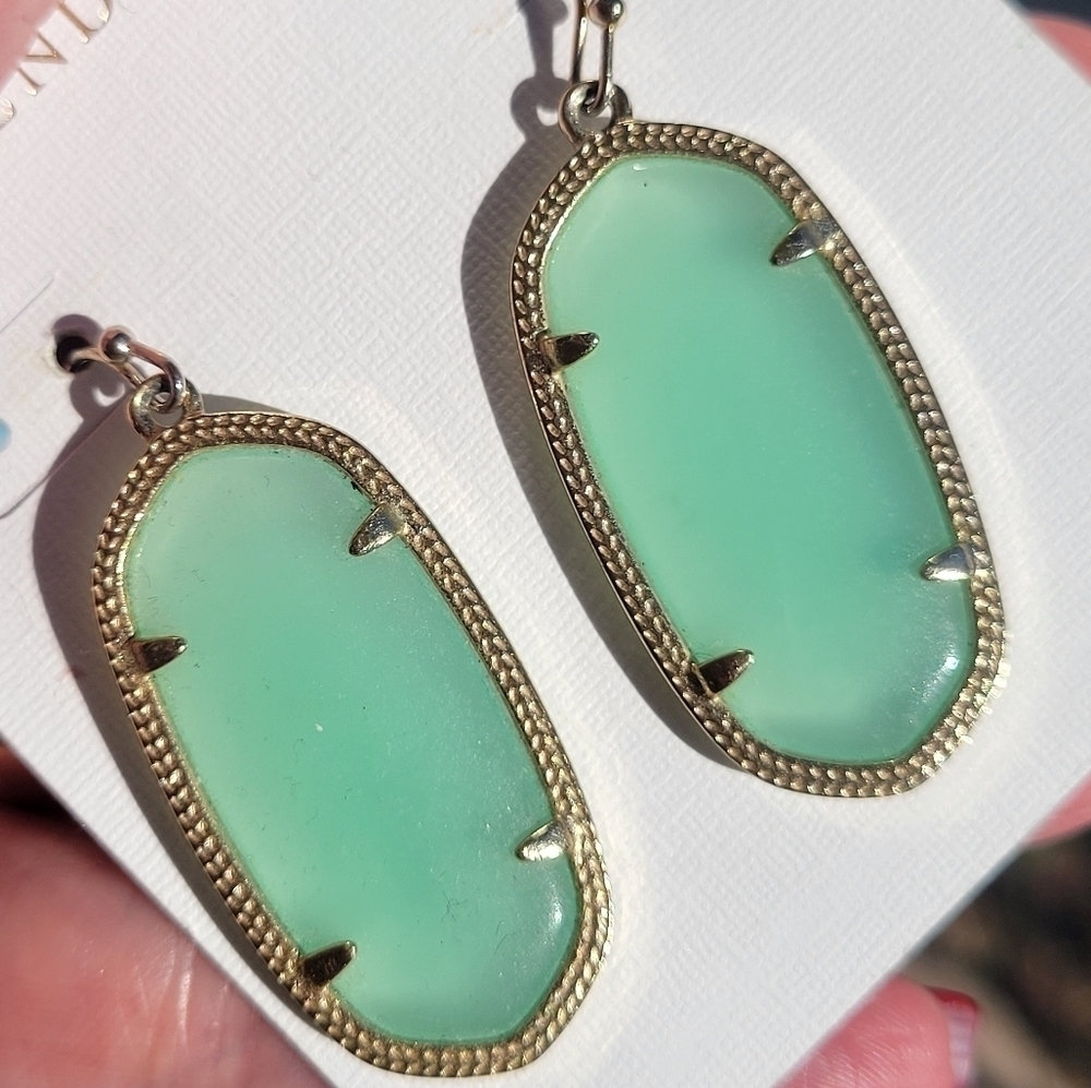 Kendra Scott Elle Chalcedony Green Gold Small Drop Earrings NWOT - Picture 3 of 5